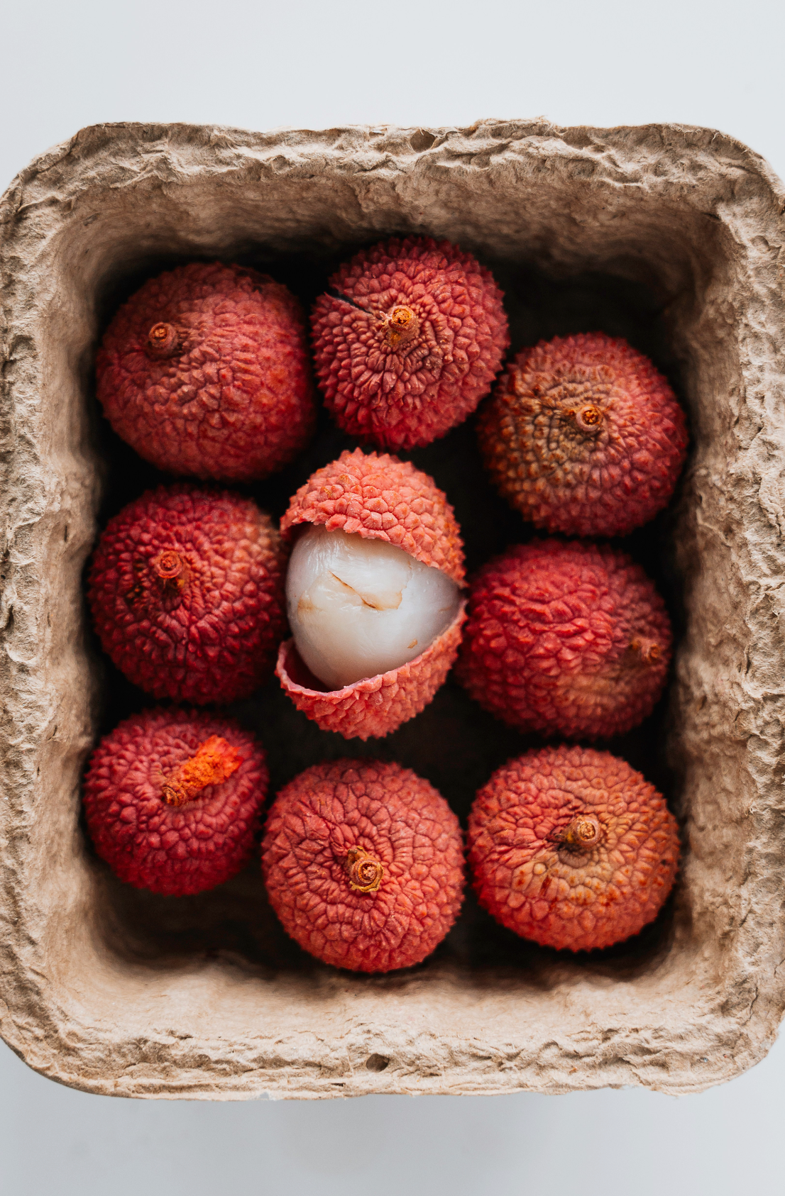 Premium Lychee & Currant 12 oz scented candle